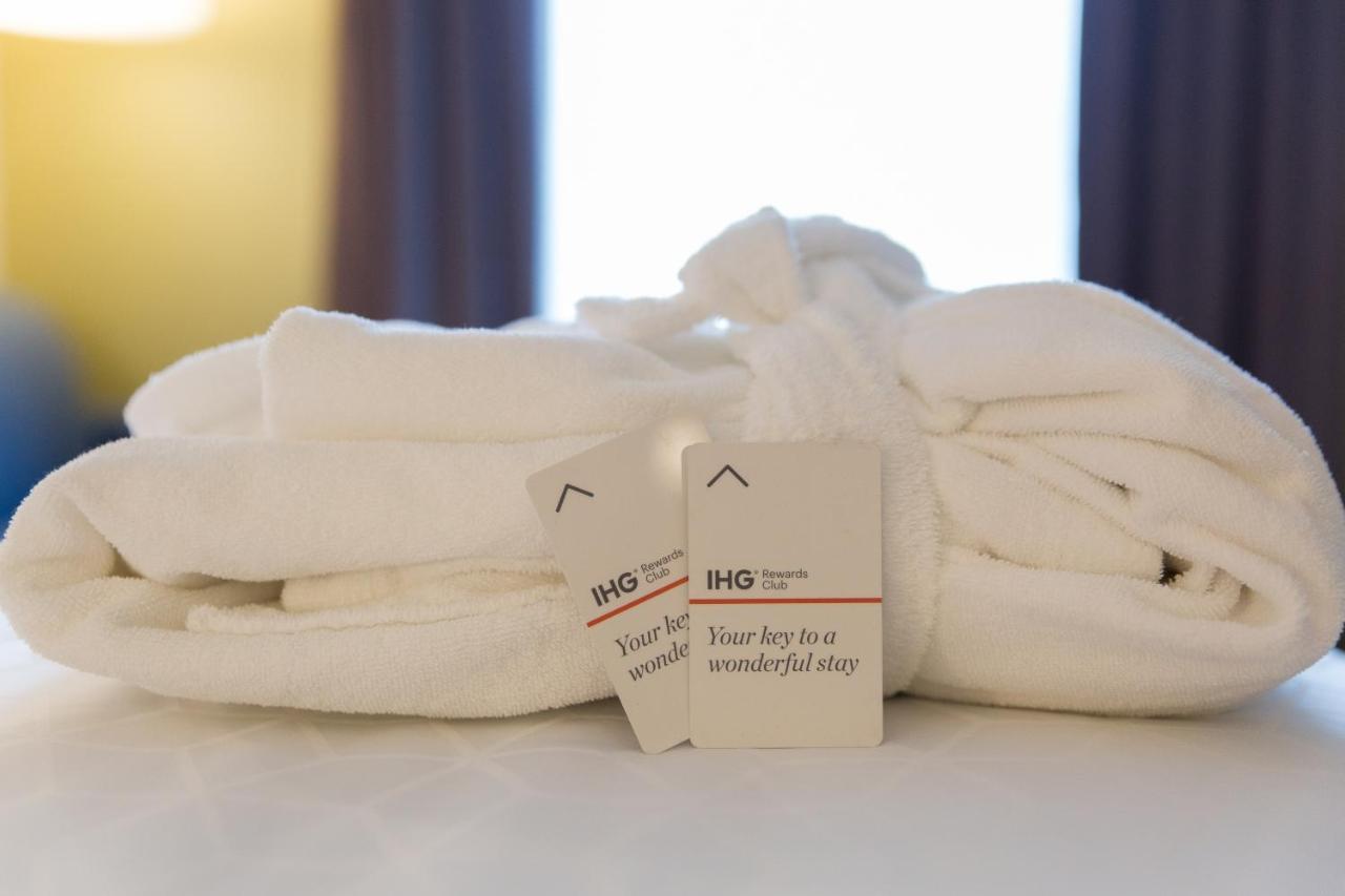 Holiday Inn Express Brampton By Ihg Exterior foto