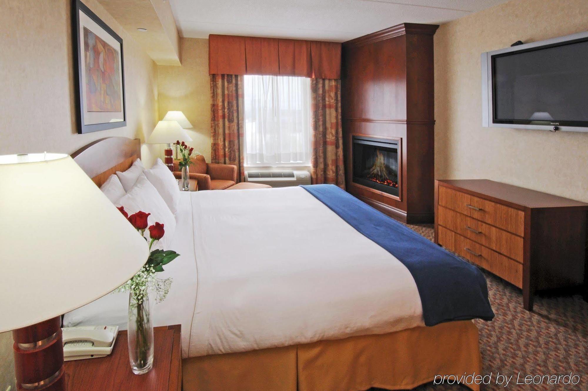 Holiday Inn Express Brampton By Ihg Exterior foto